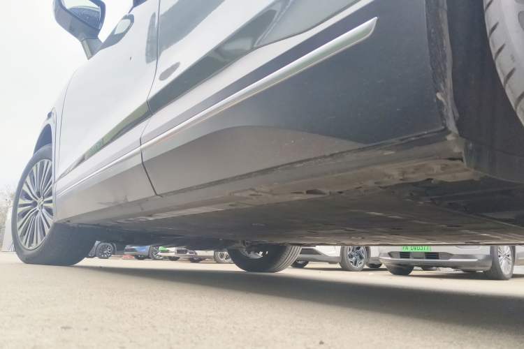 Used Nio ES7 2022 100 kWh Left Side Sill