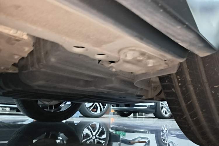 Used Nio ES7 2022 75 kWh Left Side Sill