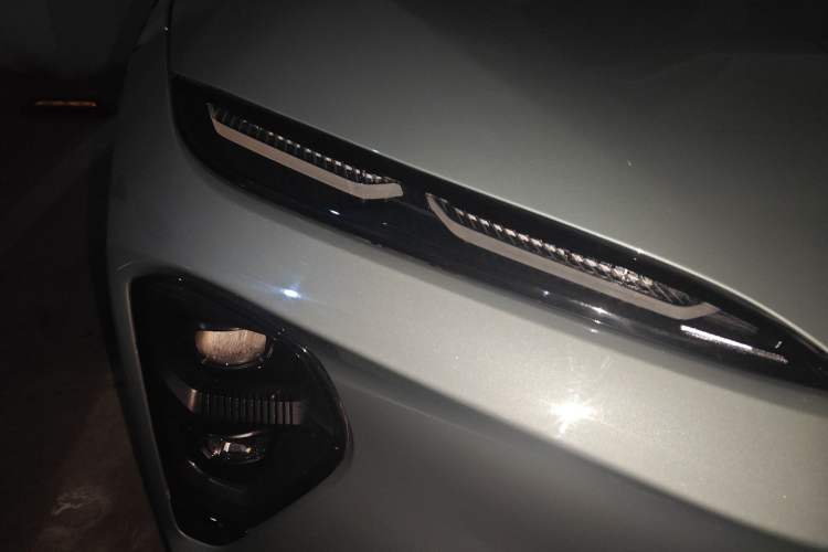 Used Nio ES7 2022 75 kWh Right Front Headlight