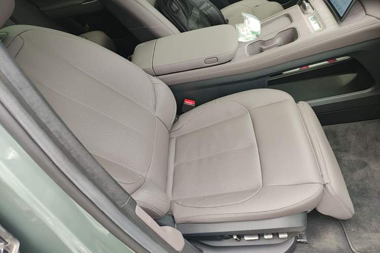 Used Nio ES7 2022 75 kWh Right Front Seat