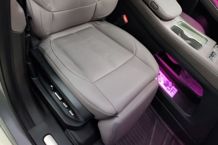 Used Nio ES7 2022 75 kWh Right Front Seat