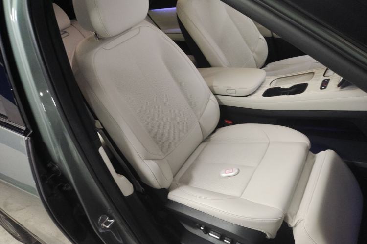 Used Nio ES7 2022 75 kWh Right Front Seat