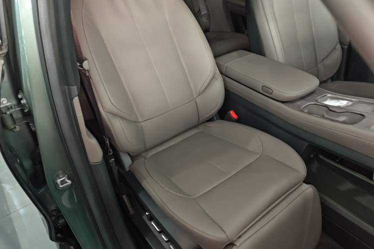 Used Nio ES7 2022 75 kWh Right Front Seat