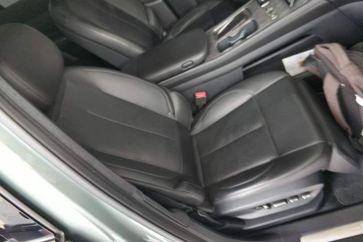 Used Nio ES7 2022 75 kWh Right Front Seat