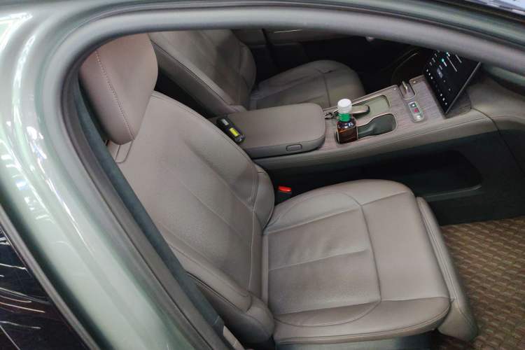 Used Nio ES7 2022 75 kWh Right Front Seat