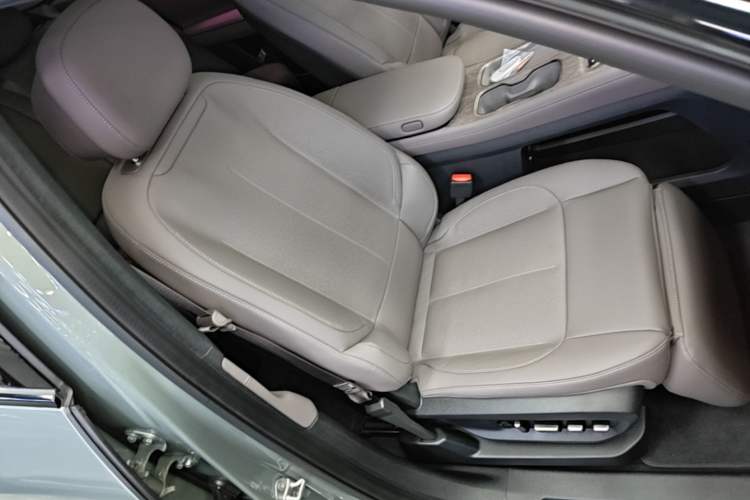 Used Nio ES7 2022 75 kWh Right Front Seat