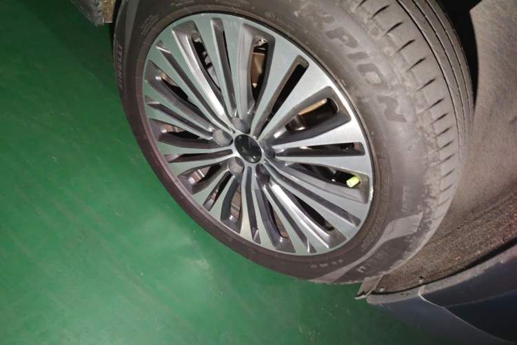 Used Nio ES7 2022 75 kWh Right Front Wheel Hub