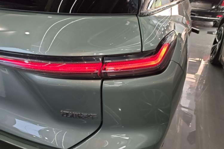 Used Nio ES7 2022 75 kWh Right Rear Taillight