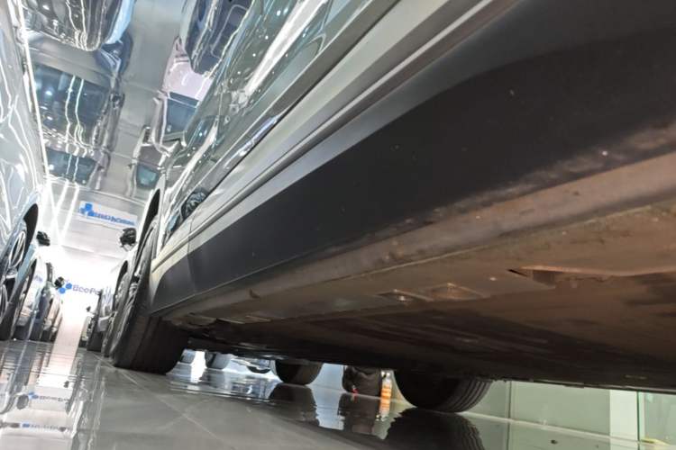 Used Nio ES7 2022 75 kWh Right Side Sill