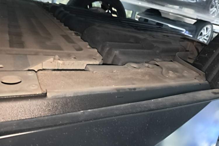 Used Nio ES7 2022 75 kWh Right Side Sill