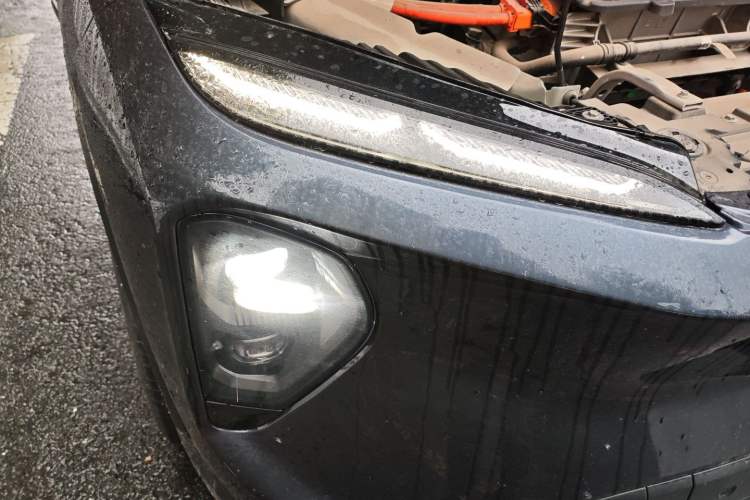 Used Nio ES7 2022 75 kWh Right Front Headlight