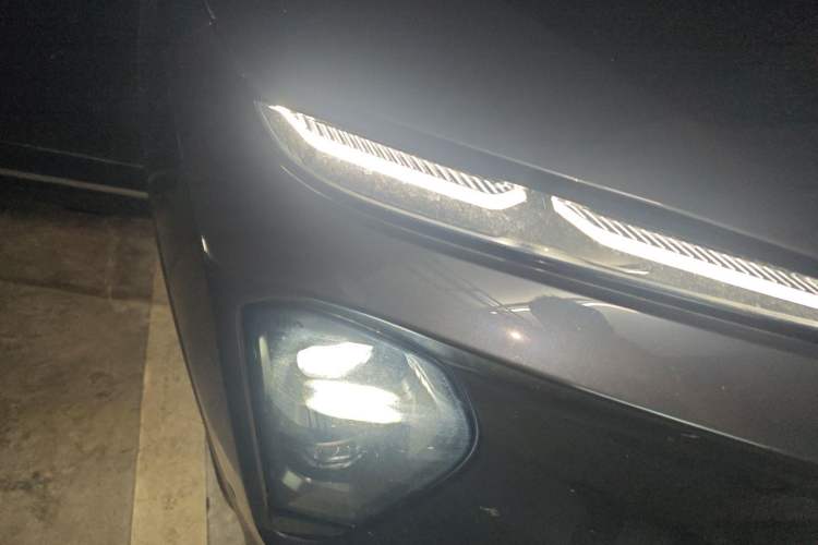 Used Nio ES7 2022 100 kWh Right Front Headlight