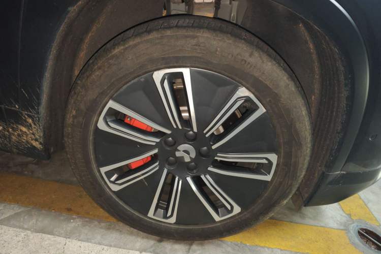 Used Nio ES7 2022 100 kWh Right Front Wheel Hub