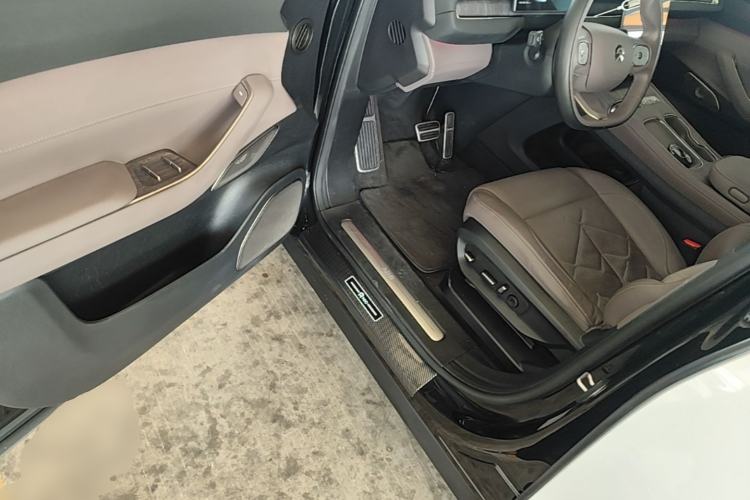 Used Nio ES7 2022 75 kWh Driver Seat