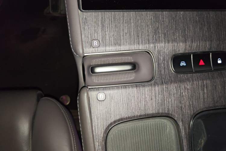 Used Nio ES7 2022 75 kWh Gear Lever