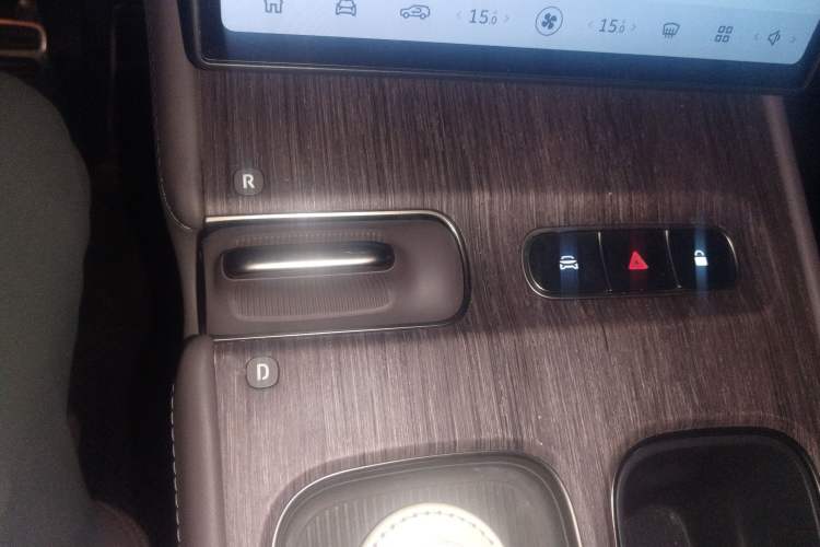 Used Nio ES7 2022 75 kWh Gear Lever