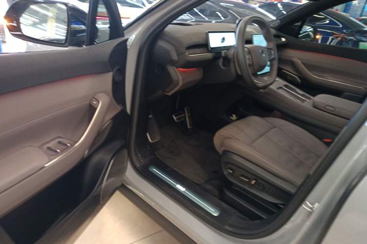 Used Nio ES7 2022 75 kWh Interior 3