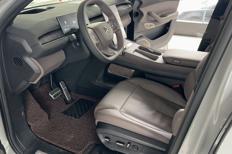 Used Nio ES7 2022 75 kWh Interior 4