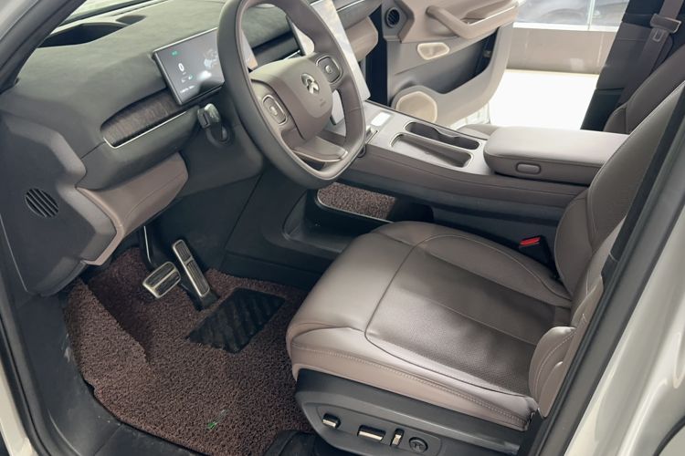 Used Nio ES7 2022 75 kWh Left Front Seat