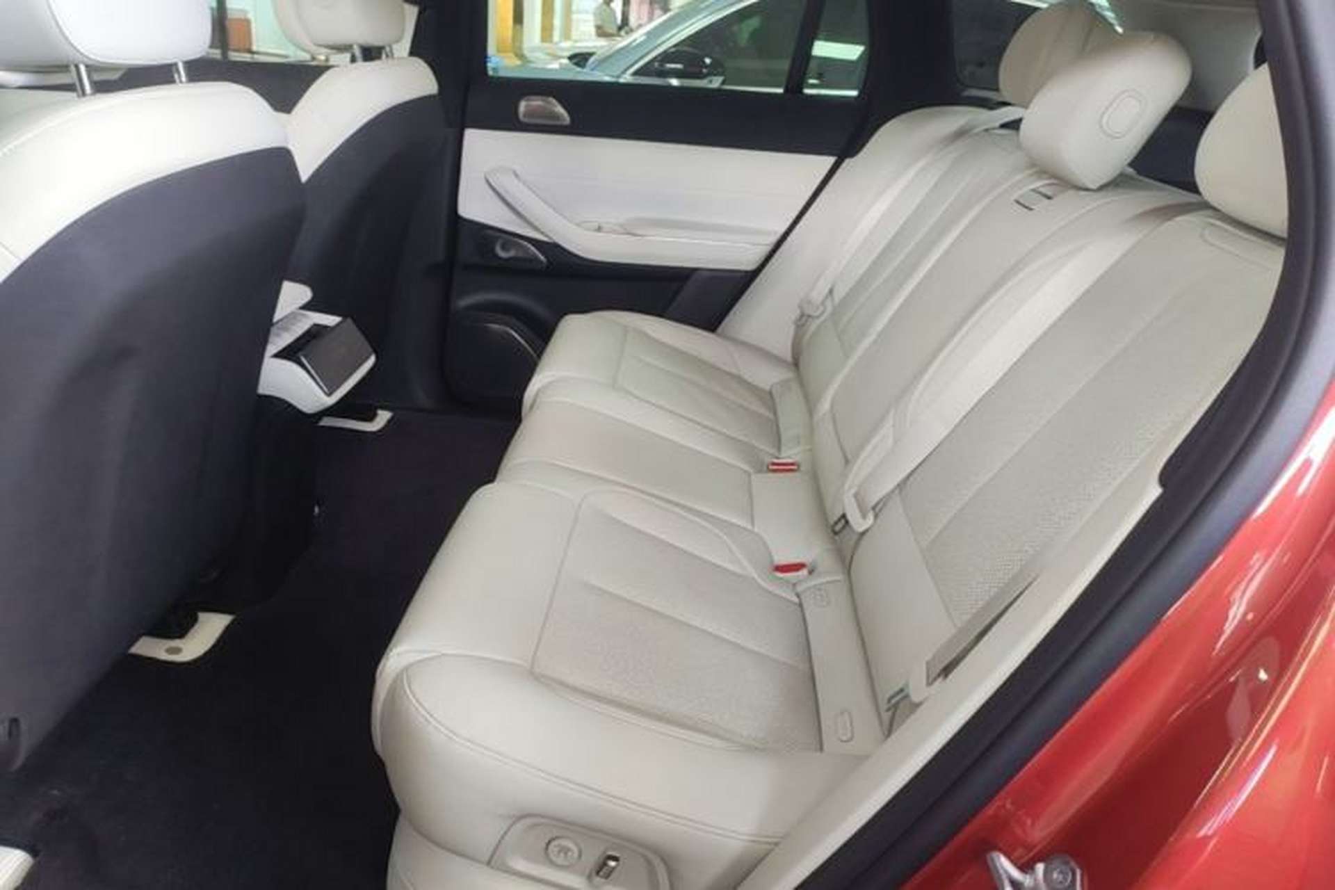 Used Nio ES7 2022 75 kWh Left Rear Seat