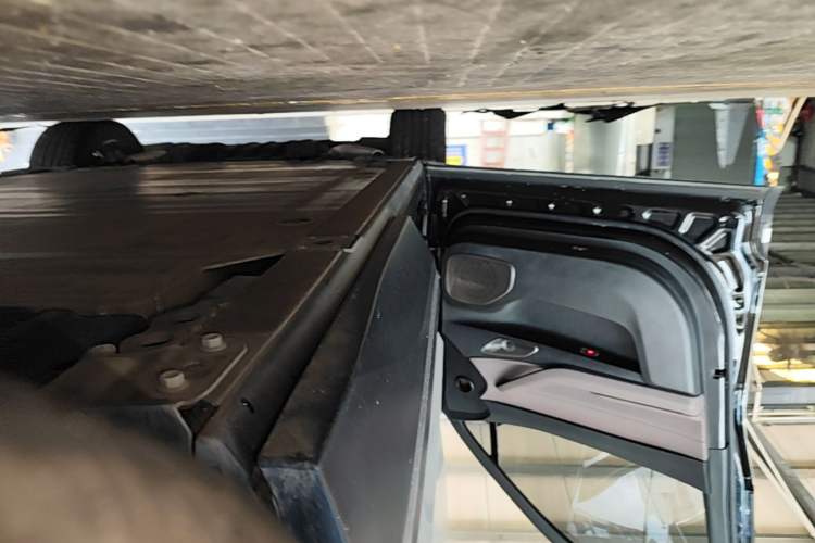 Used Nio ES7 2022 75 kWh Left Side Sill
