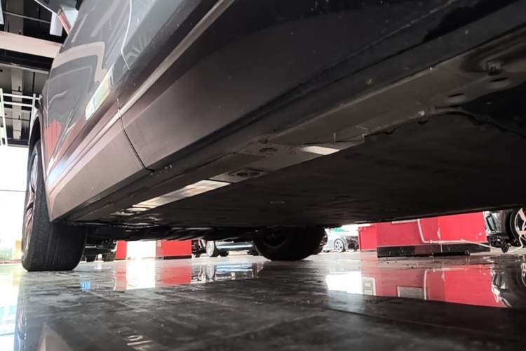 Used Nio ES7 2022 75 kWh Left Side Sill