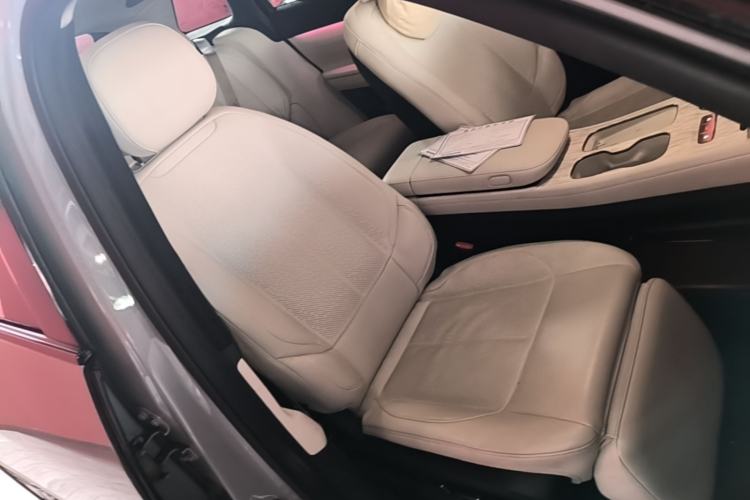 Used Nio ES7 2022 75 kWh Right Front Seat