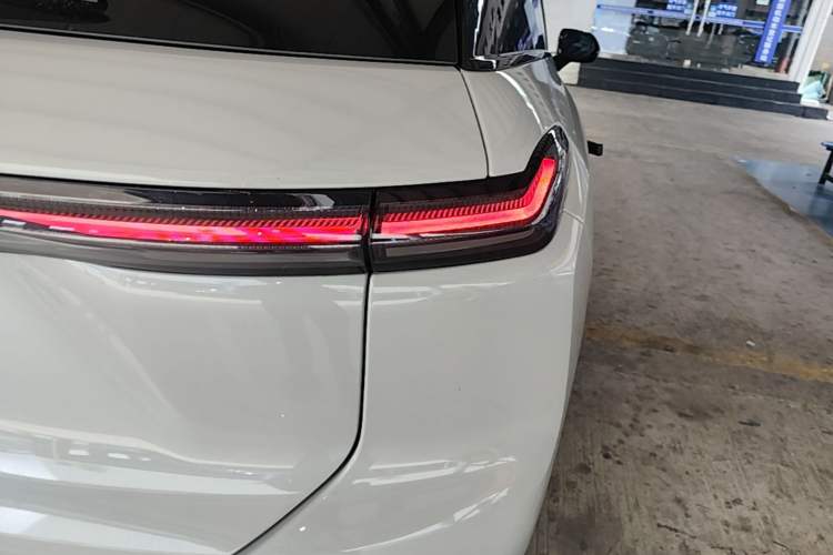 Used Nio ES7 2022 75 kWh Right Rear Taillight