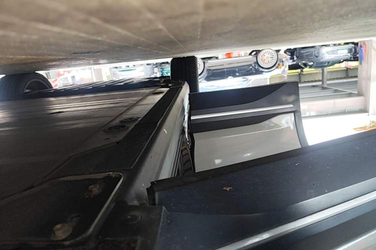 Used Nio ES7 2022 75 kWh Right Side Sill