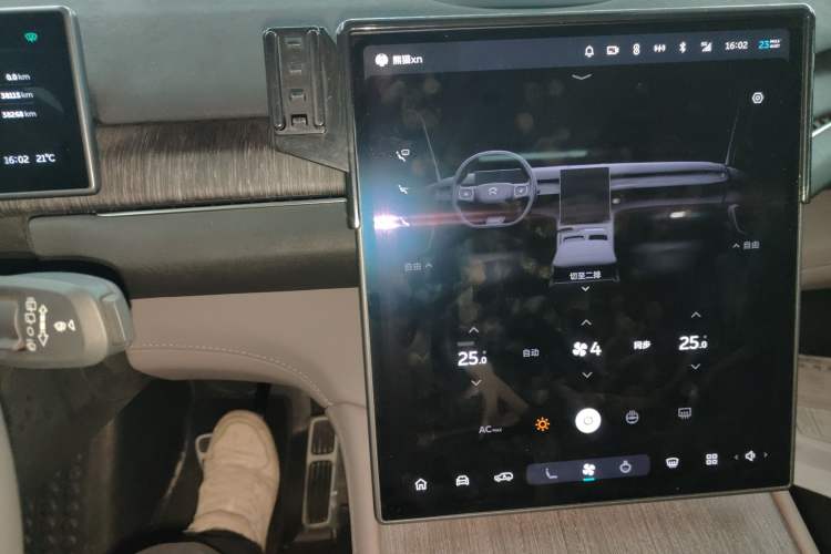 Used Nio ES7 2022 75 kWh Audio And AC Panel
