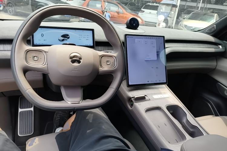Used Nio ES7 2022 75 kWh Center Console