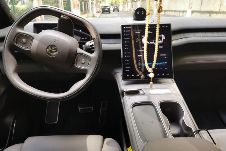 Used Nio ES7 2022 75 kWh Center Console