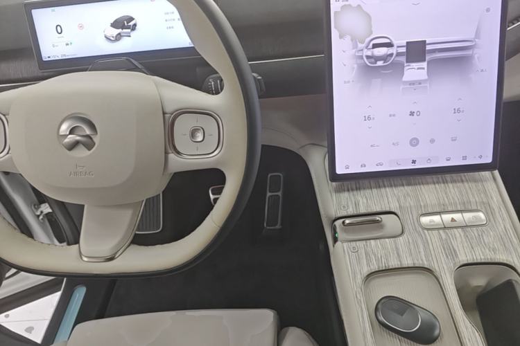 Used Nio ES7 2022 75 kWh Center Console