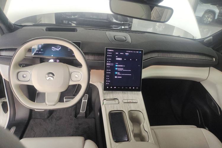 Used Nio ES7 2022 75 kWh Center Console