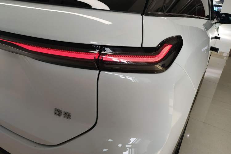 Used Nio ES7 2022 75 kWh Exterior 6