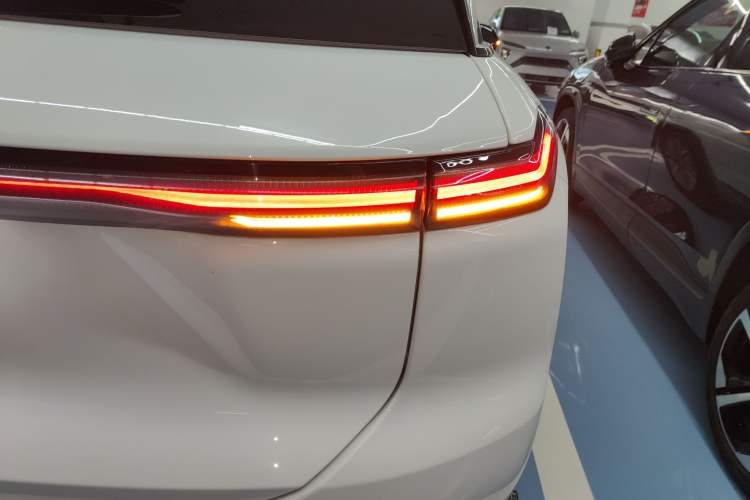 Used Nio ES7 2022 75 kWh Exterior 6