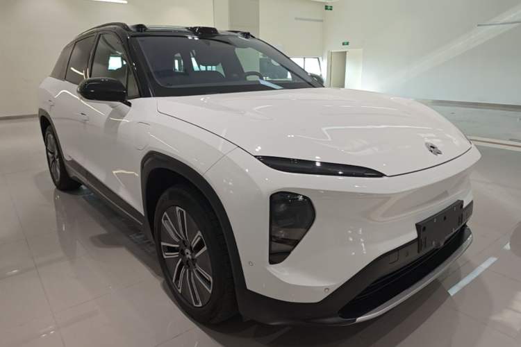 Used Nio ES7 2022 100 kWh Front Right 45 Deg