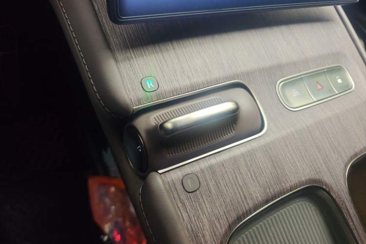 Used Nio ES7 2022 75 kWh Gear Lever