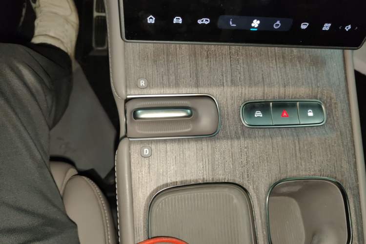 Used Nio ES7 2022 75 kWh Gear Lever
