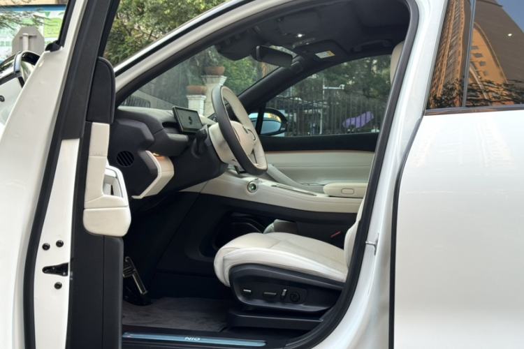 Used Nio ES7 2022 75 kWh Interior 2