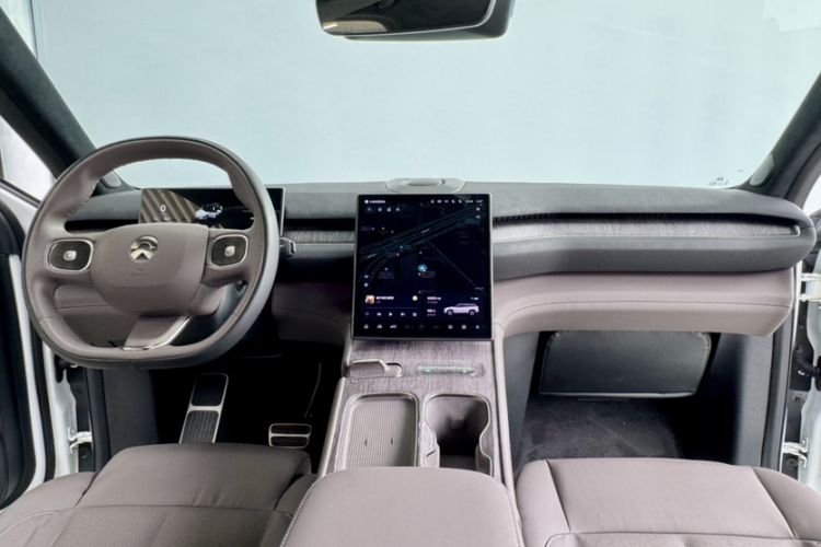 Used Nio ES7 2022 75 kWh Interior 8