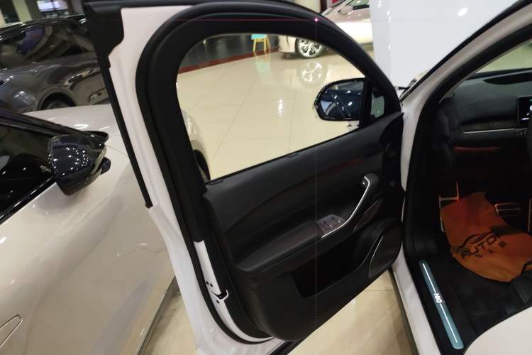 Used Nio ES7 2022 75 kWh Left Front Door Interior