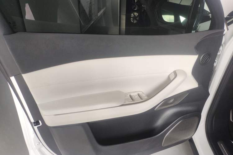 Used Nio ES7 2022 75 kWh Left Front Door Interior