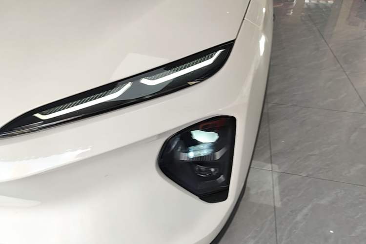Used Nio ES7 2022 100 kWh Left Front Headlight