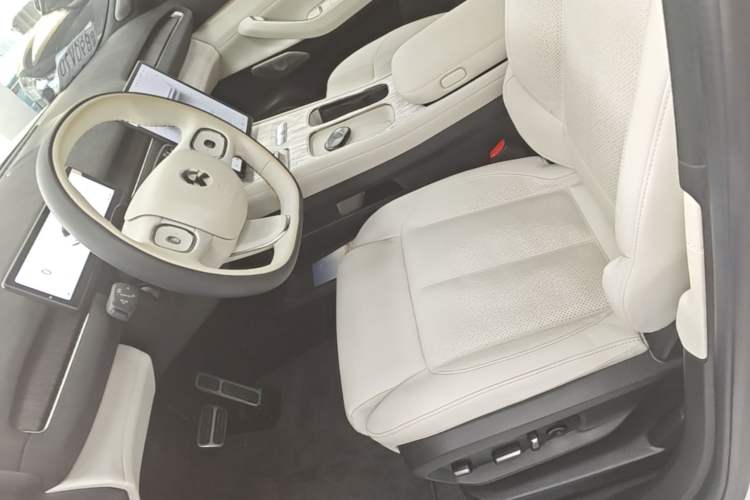 Used Nio ES7 2022 75 kWh Left Front Seat