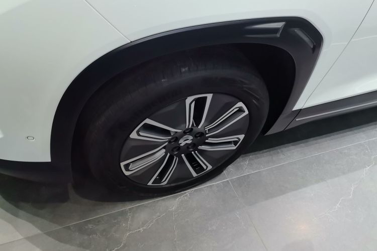 Used Nio ES7 2022 75 kWh Left Front Wheel Hub