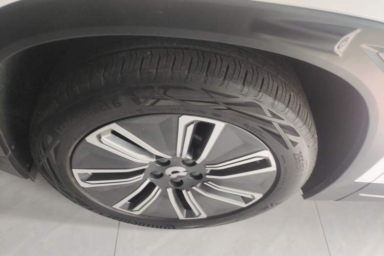 Used Nio ES7 2022 75 kWh Left Front Wheel Hub