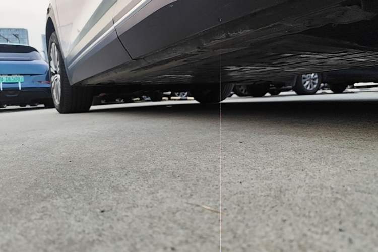 Used Nio ES7 2022 75 kWh Left Side Sill