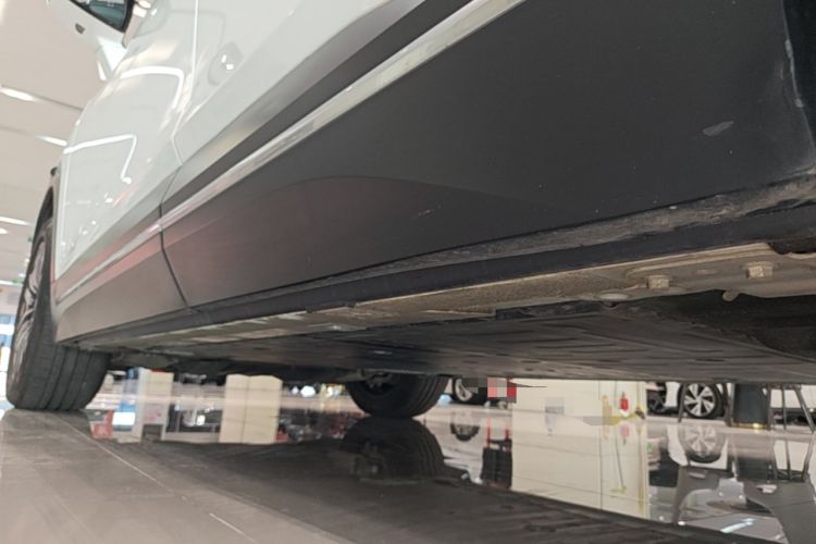 Used Nio ES7 2022 100 kWh Left Side Sill