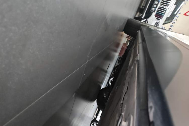 Used Nio ES7 2022 100kWh First Edition Left Side Sill